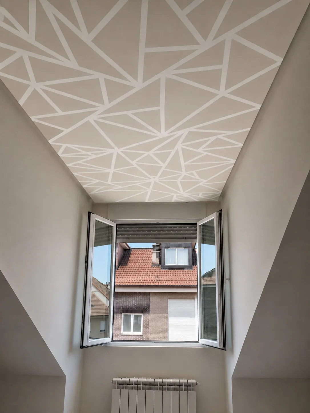 Techo con efecto geométrico decorativo en tonos claros